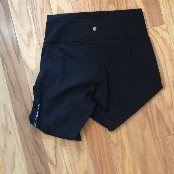 Lululemon size 10 black crops. - Picture 3 of 3